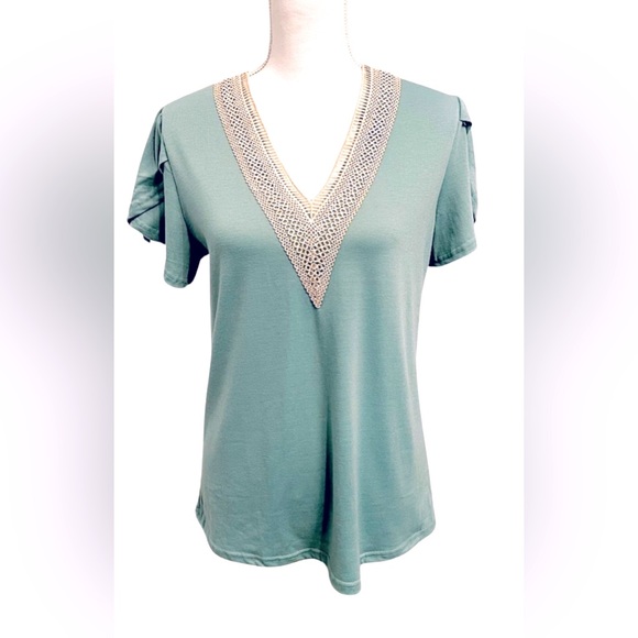 Boutique Tops - NWT Ladies Tee with V-Neck Detail